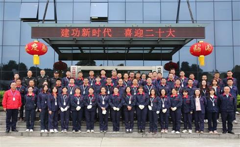 建功新時(shí)代 喜迎二十大丨成都中建材開展園區(qū)掃除活動(dòng)